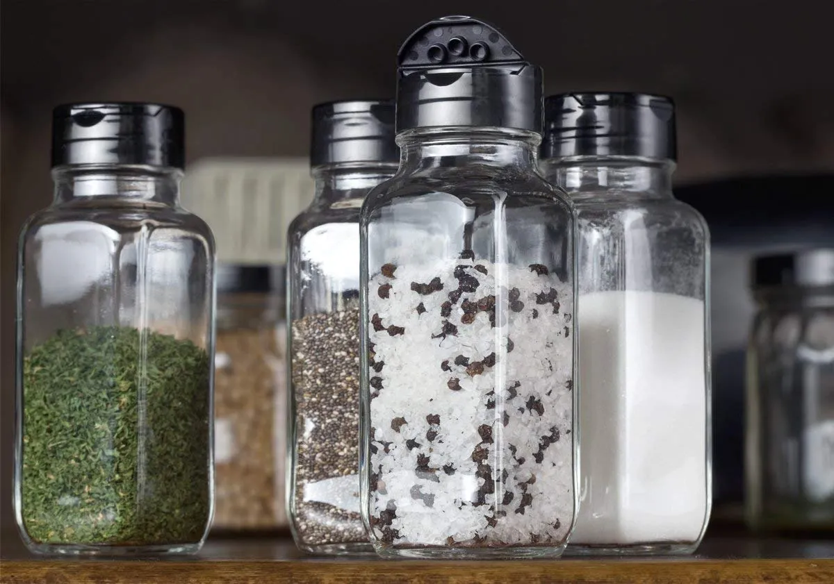 4 oz / 120 ml Clear Glass Square Spice Jar with Black Two Sided Sifter  (shaker holes/pour open)