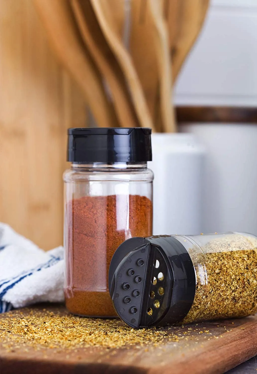 8 oz / 240 ml Clear Plastic Spice Bottle with Black Sifter